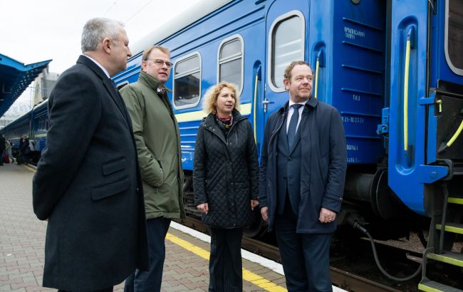 Міністр зовнішніх справ Нідерландів прибув до Києва Міністр зовнішніх справ Нідерландів прибув до Києва 1