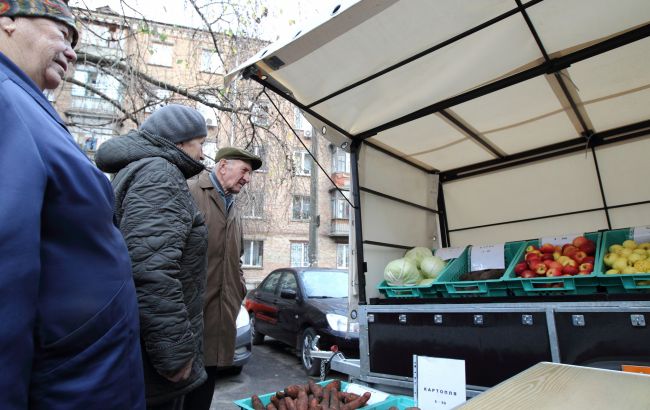 Пенсії в Україні почали виплачувати за жовтень 1