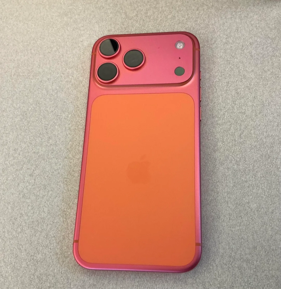 Помаранчевий iPhone 17 змінює колір на рожевий - фото, що робити 8