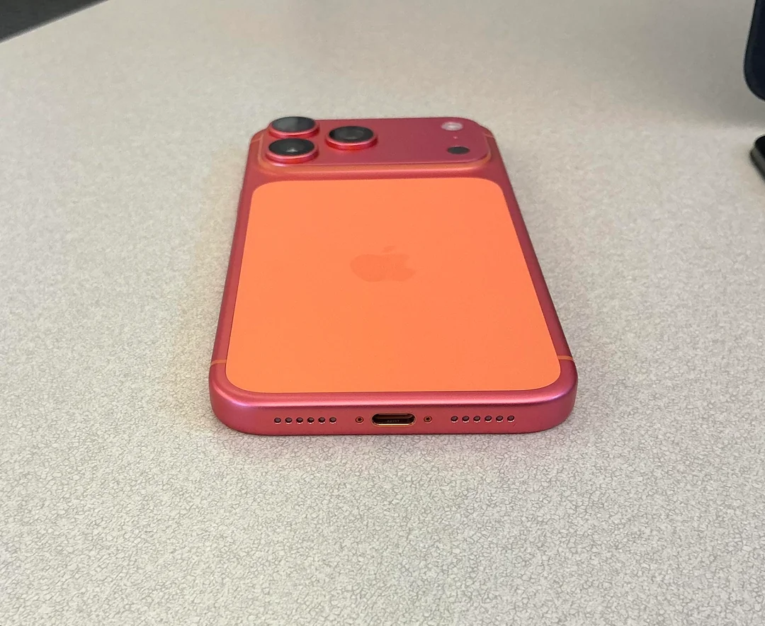 Помаранчевий iPhone 17 змінює колір на рожевий - фото, що робити 7