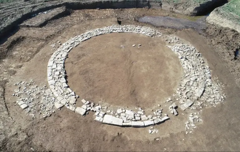 Порожня кругла гробниця - вчені знайшли в Німеччині незвичайну гробницю римської імперії - фото Порожня кругла гробниця - вчені знайшли в Німеччині незвичайну гробницю римської імперії - фото 1