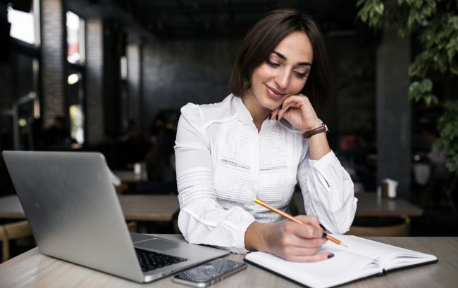 Пошук роботи в Україні - чим відрізняються CV та резюме Пошук роботи в Україні - чим відрізняються CV та резюме 1