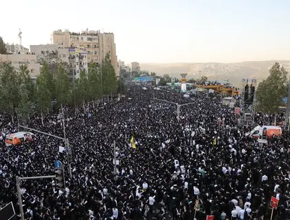 Протести в Ізраїлі - євреї вийшли на мітинг проти мобілізації Протести в Ізраїлі - євреї вийшли на мітинг проти мобілізації 3