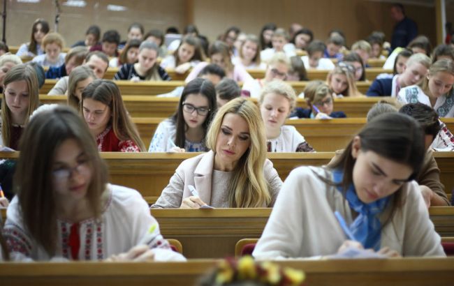 Радіодиктант 2025 - історія факти рекорди, де слухати Радіодиктант 2025 - історія факти рекорди, де слухати 1