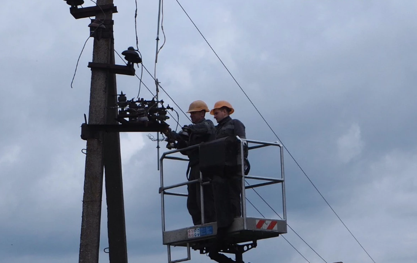 Росія повторно вдарила по теплоелектростанціях ДТЕК Росія повторно вдарила по теплоелектростанціях ДТЕК 1