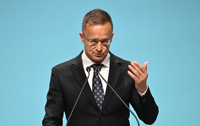 Сійярто заговорив російською під час візиту до Мінська Сійярто заговорив російською під час візиту до Мінська 1