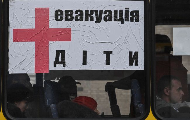 Україна повернула трьох підлітків з окупації 1
