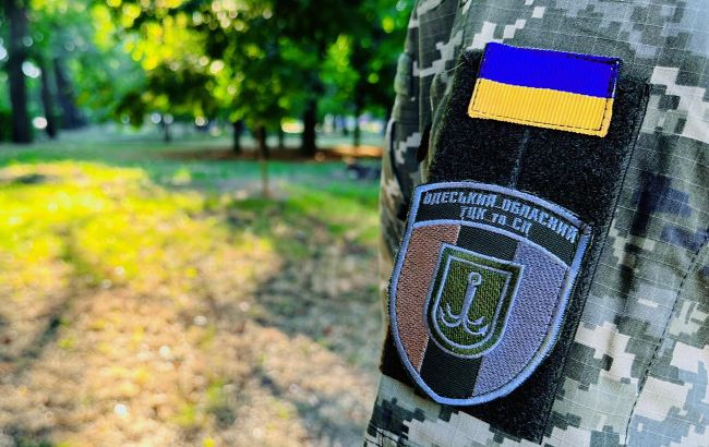 В Одесі на ТЦК напав п’яний поліцейський - за справу взялося ДБР, фото В Одесі на ТЦК напав п’яний поліцейський - за справу взялося ДБР, фото 1