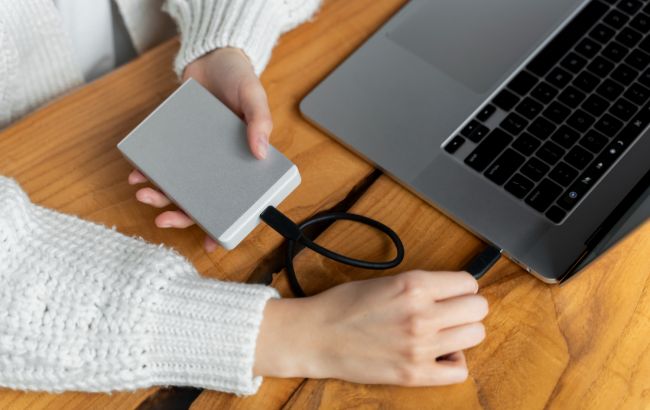 Відключення світла і ноутбук - як зарядити Відключення світла і ноутбук - як зарядити 1