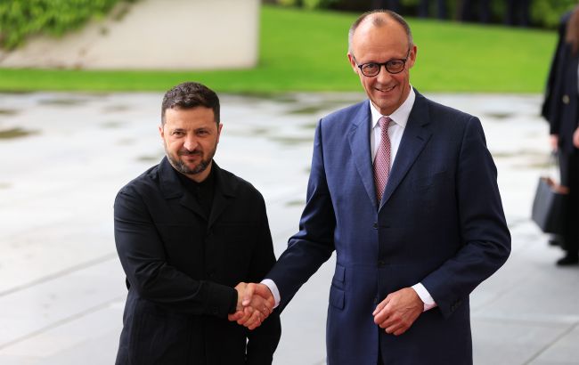 Військова допомога Україні - Зеленський запросив у Мерца конкретні види озброєння Військова допомога Україні - Зеленський запросив у Мерца конкретні види озброєння 1