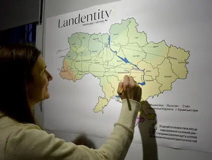 Виставка Landentity у Києві - як природа і міста впливають на особистість - фото 27