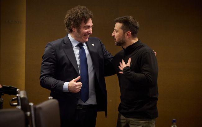 Зеленський провів розмову з президентом Аргентини та запросив його до України Зеленський провів розмову з президентом Аргентини та запросив його до України 1