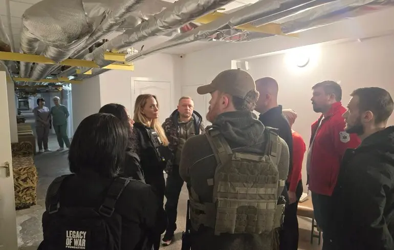 Анджеліна Джолі в Україні - голлівудська зірка прокоментувала поїздку до Херсона Анджеліна Джолі в Україні - голлівудська зірка прокоментувала поїздку до Херсона 1