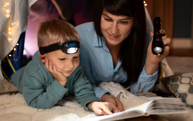 Блекаути в Україні - як пережити відключення світла і газу, поради психіатра 1