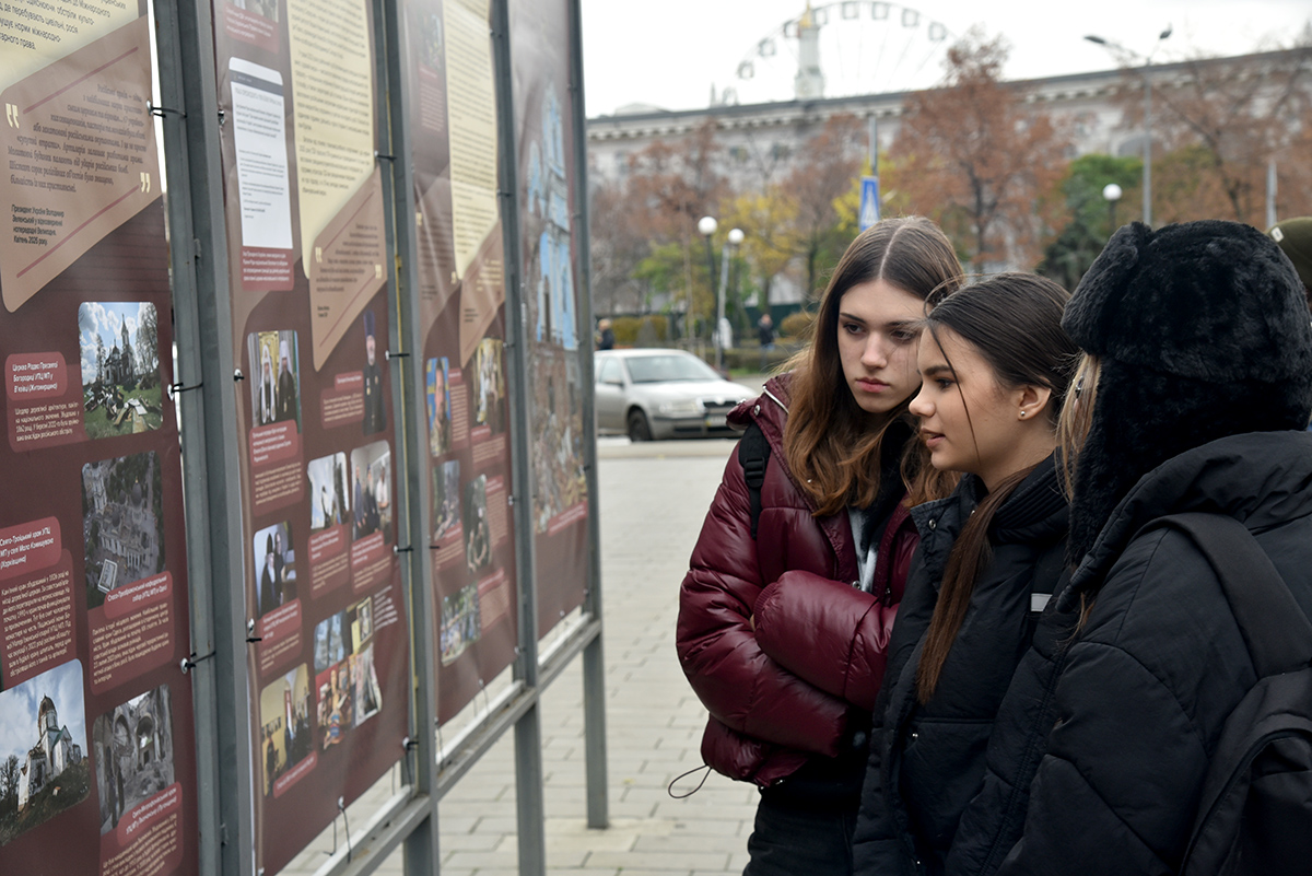 "Церковний рашизм" - у Києві відкрили виставку про роль РПЦ у війні проти України - фото 54