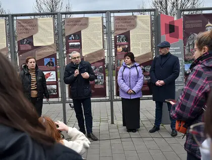"Церковний рашизм" - у Києві відкрили виставку про роль РПЦ у війні проти України - фото 35