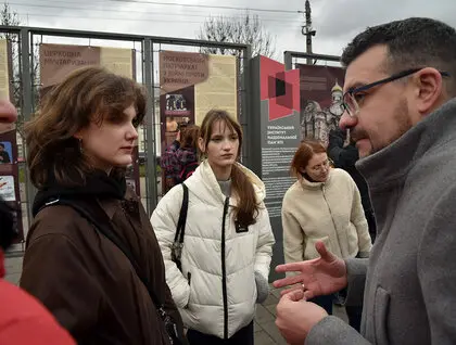 "Церковний рашизм" - у Києві відкрили виставку про роль РПЦ у війні проти України - фото 40