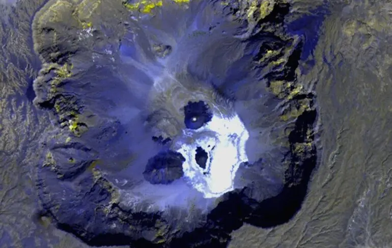 Череп у Сахарі - супутники зняли гігантський згаслий вулкан - фото 1