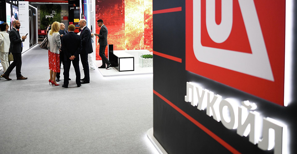 Через західні санкції руйнується закордонна мережа російського Лукойлу 2