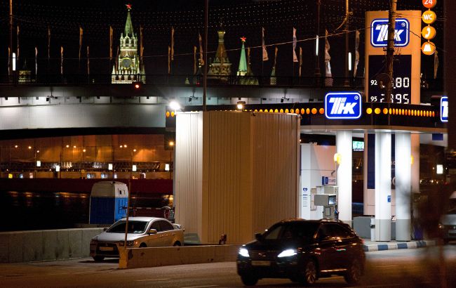 Ціни на бензин в Росії падають - це перше падіння за більше, ніж рік Ціни на бензин в Росії падають - це перше падіння за більше, ніж рік 1