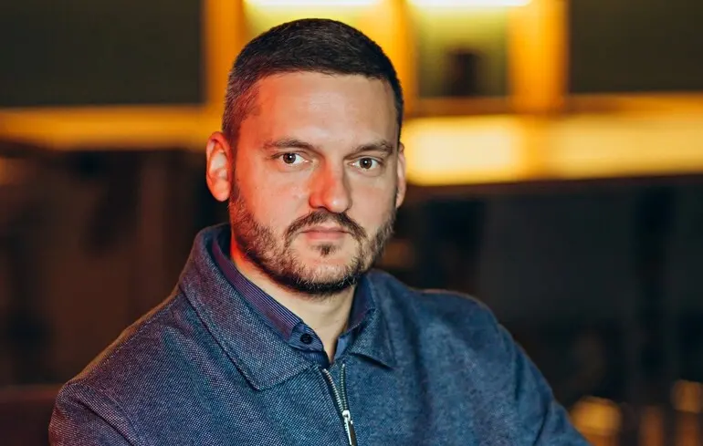 Дмитро Слинько зайшов у Раду - слуга народу склав присягу народного депутата Дмитро Слинько зайшов у Раду - слуга народу склав присягу народного депутата 1