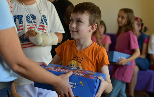 Favbet Foundation передав набори канцелярії для малозабезпечених дітей 4