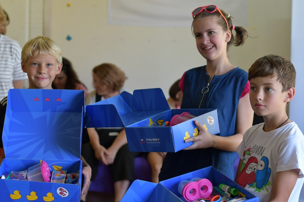Favbet Foundation передав набори канцелярії для малозабезпечених дітей 5