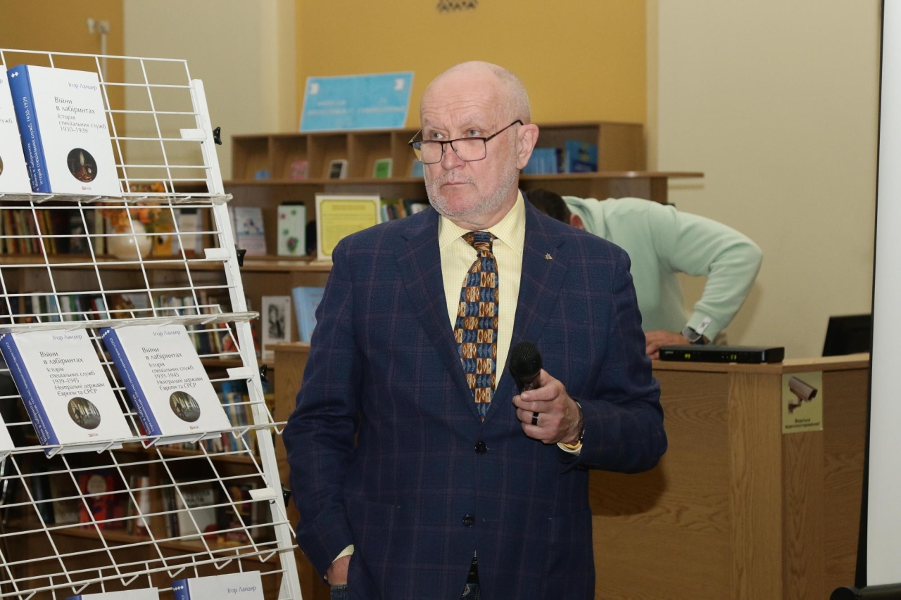 ГУР презентували книгу Ігоря Ландера про розвідки країн світу ГУР презентували книгу Ігоря Ландера про розвідки країн світу 10