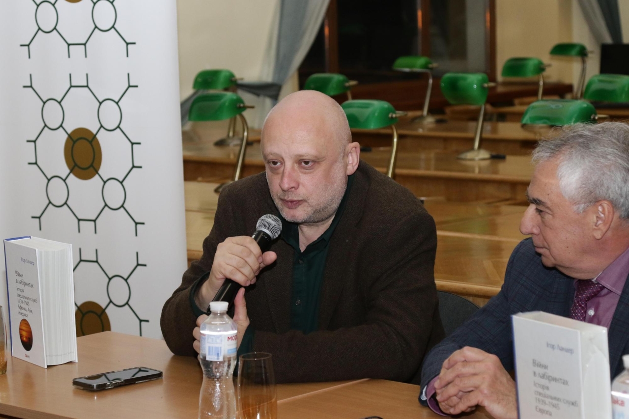 ГУР презентували книгу Ігоря Ландера про розвідки країн світу ГУР презентували книгу Ігоря Ландера про розвідки країн світу 8