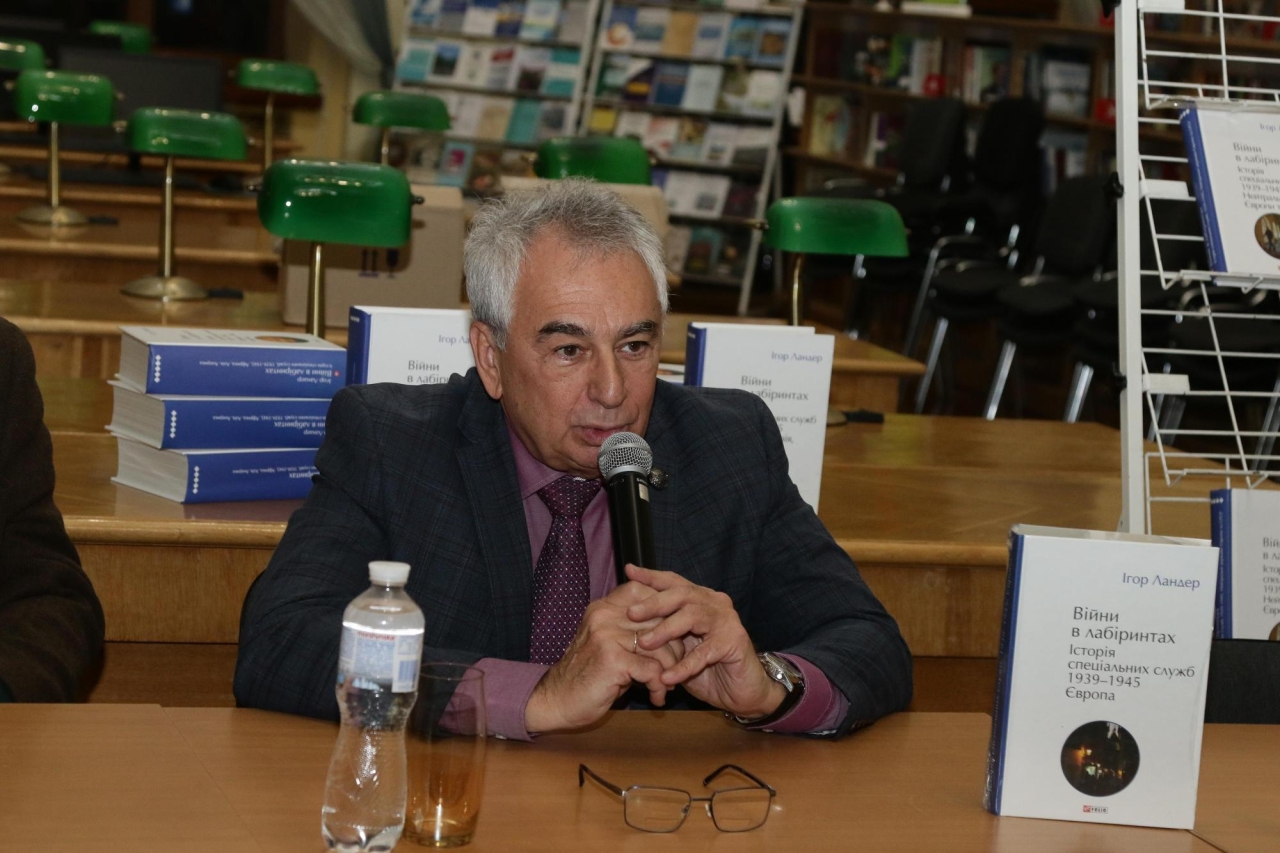 ГУР презентували книгу Ігоря Ландера про розвідки країн світу ГУР презентували книгу Ігоря Ландера про розвідки країн світу 9