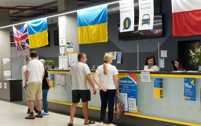 Карта побиту CUKR - у Польщі шахраї пропонують оформити документи за гроші 1