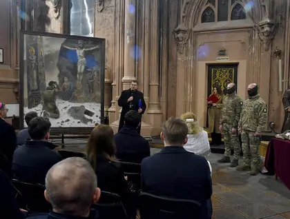 Картина «Молитва» з українським воїном буде передана до Ватикану - фото 25