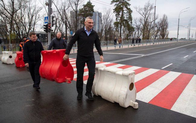 Кличко заявив про завершення ремонту біля метро "Дарниця" на шляхопроводі 1