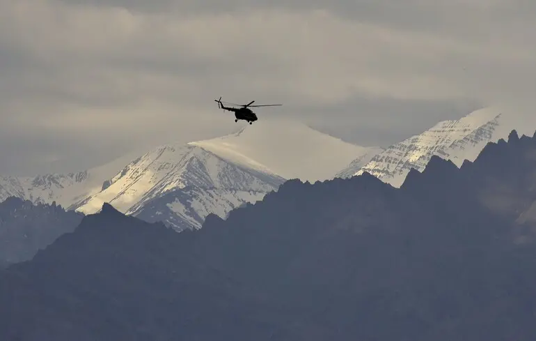 Конфлікт Індії з Китаєм - Індійські ВПС відкрили нову авіабазу біля спірного кордону Конфлікт Індії з Китаєм - Індійські ВПС відкрили нову авіабазу біля спірного кордону 1