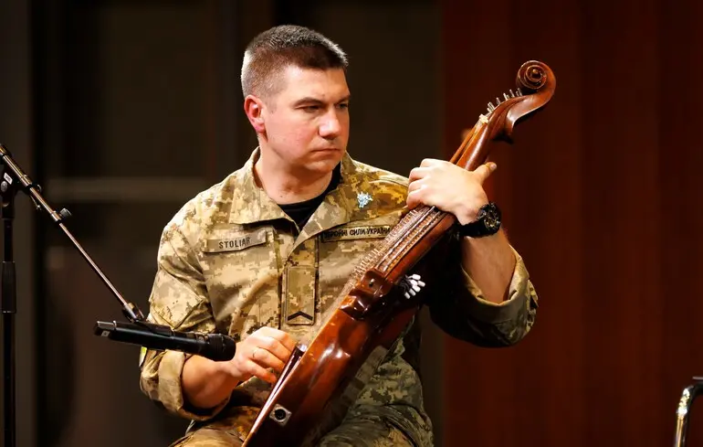 Культура під час війни – Бандурист Тарас Столяр розповів, як його прийняли в Європі 1