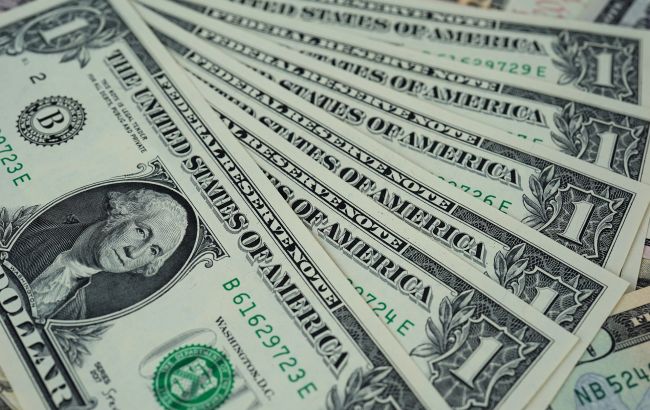 Курс долара НБУ на 11 листопада знизився на 2 копійки 5