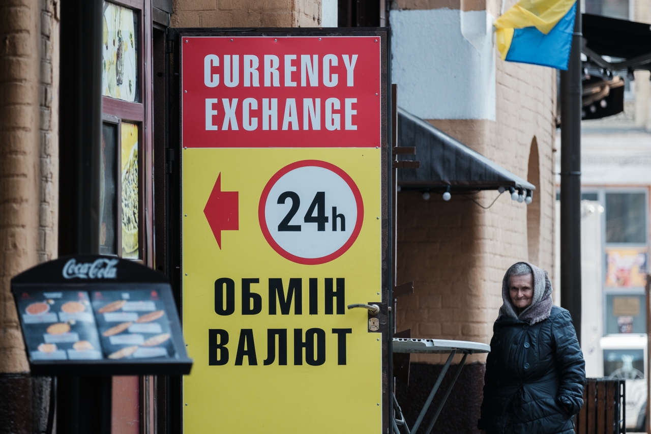 Курс долара в Україні перевищив 42 грн - що чекати на валютному ринку 2
