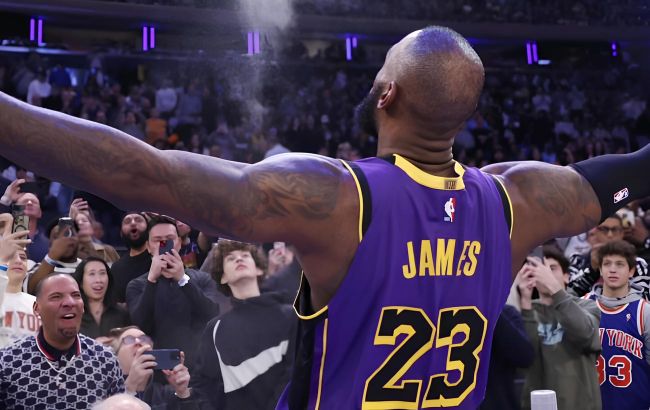 Леброн Джеймс встановив рекорд НБА за проведеними сезонами, відео 1