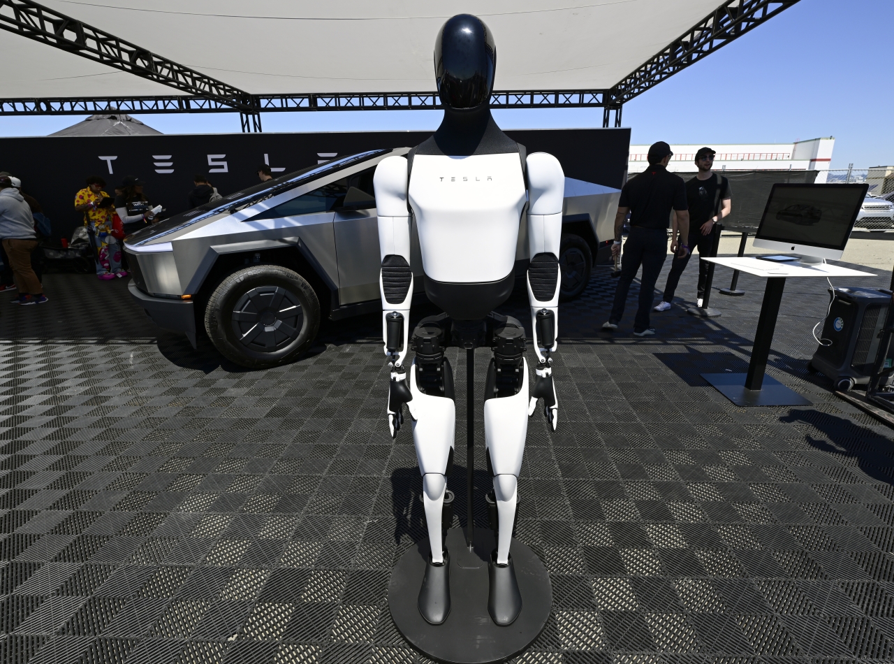 Маск вважає, що роботи Optimus від Tesla викорінять бідність Маск вважає, що роботи Optimus від Tesla викорінять бідність 2