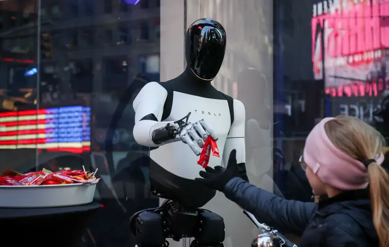 Маск вважає, що роботи Optimus від Tesla викорінять бідність Маск вважає, що роботи Optimus від Tesla викорінять бідність 1