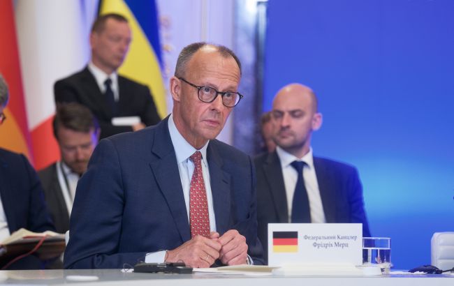 Мерц попросив Зеленського вирішити проблему напливу молодих українців до Німеччини Мерц попросив Зеленського вирішити проблему напливу молодих українців до Німеччини 1