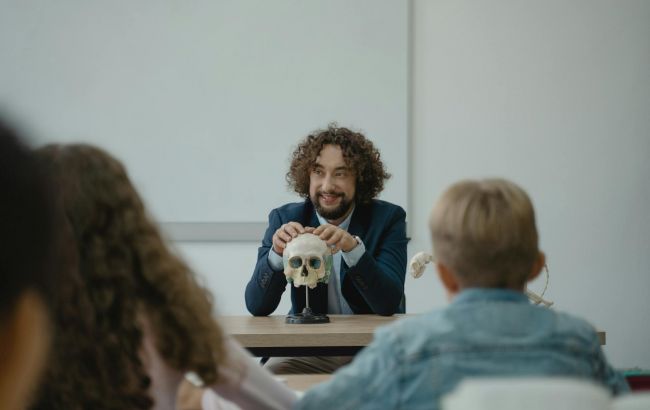 Мобілізація в Україні - вчителям-чоловікам відстрочки продовжуватимуть автоматично через АІКОМ-2 1