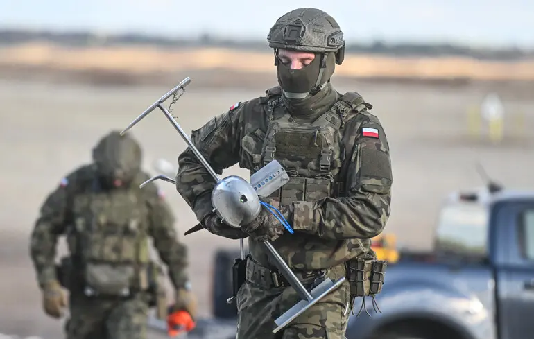 Підрив залізниці у Польщі - країна хоче розгорнути військових для захисту інфраструктури 1