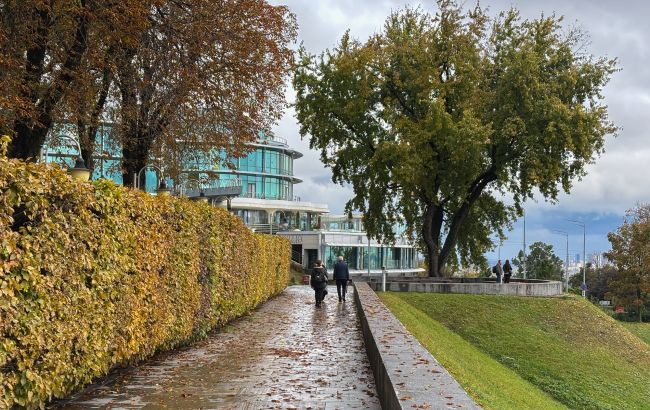 Погода в Україні 30 листопада - до +12, місцями невеликі дощі 1