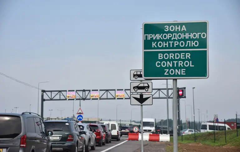 Постанова КМУ про заборону виїзду депутатів за кордон суд визнав  незаконною – Новини України 1