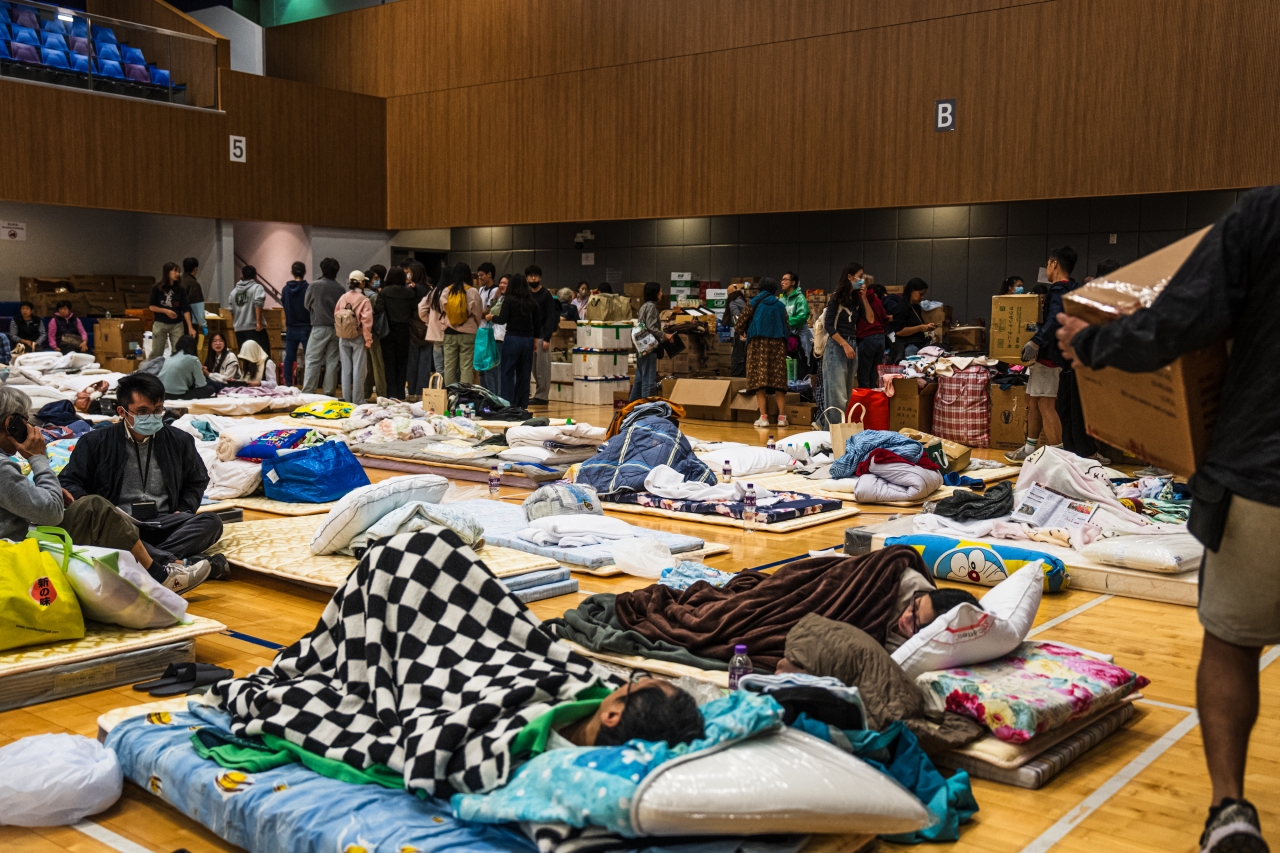 Пожежа в Гонконзі - пожежа у хмарочосі спричинила десятки смертей - фото 8
