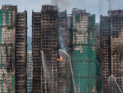 Пожежа в Гонконзі - пожежа у хмарочосі спричинила десятки смертей - фото 1