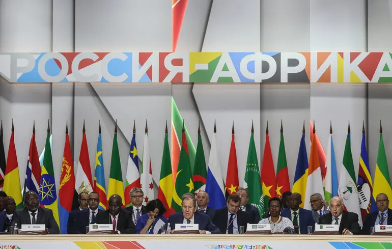 Росія нарощує пропаганду в Африці, поширюючи антизахідні наративи — фейки та маніпуляції РФ — новини світ 1