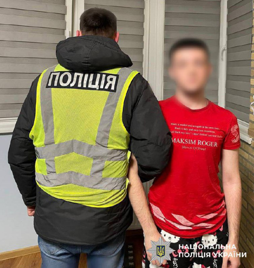 Російські пісні з ненормативною лексикою співав хлопець у формі поліції в Києві - який штраф Російські пісні з ненормативною лексикою співав хлопець у формі поліції в Києві - який штраф 3