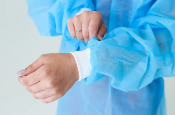 Розвідка: у РФ загострився дефіцит лікарів, більшість з них працюють понаднормово 1